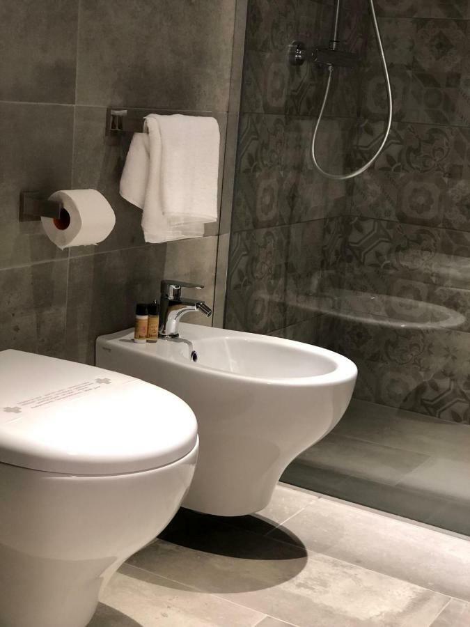 La Quadra Suites - Central Apartments In Iseo With Daily Housekeeping מראה חיצוני תמונה
